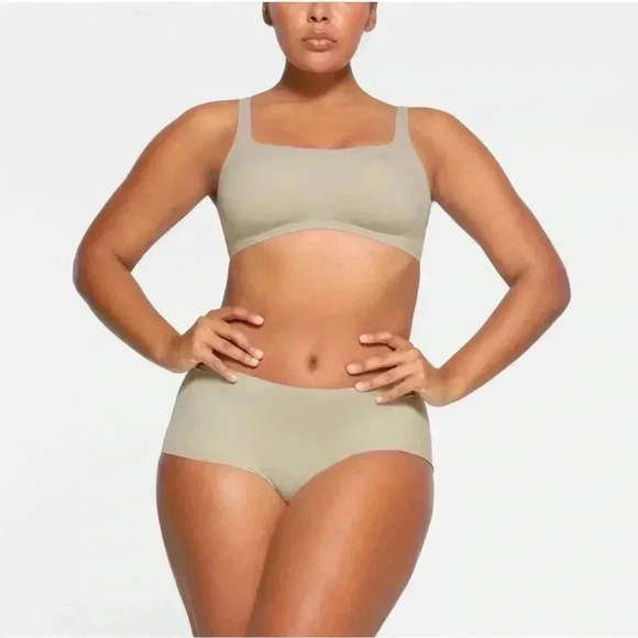 NWT SKIMS Naked Scoop Bra - size 4X  TALC Color - Picture 1 of 7
